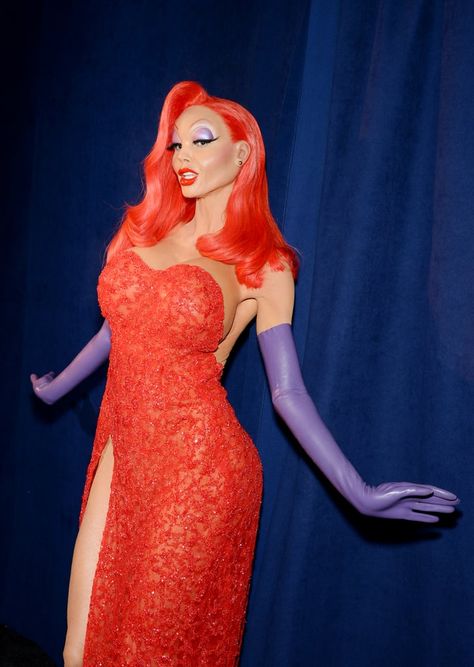 Heidi Klum 2015 Halloween Costume | You Definitely Won't Recognize Heidi Klum in This Jessica Rabbit Halloween Costume | POPSUGAR Celebrity Photo 7 Jessica Rabbit Halloween, Heidi Klum Halloween Costume, Family Costumes For 3, Pretty Cosplay, Jessica Rabbit Costume, Epic Halloween Costumes, 2015 Halloween Costumes, Celebrity Costumes, Rabbit Costume