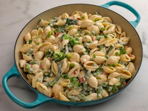 Recipes Mac And Cheese, Cheese Pasta Dishes, Kardea Brown, Mac And Cheese Pasta, Primavera Recipe, Brown Recipe, Pasta Primavera, Best Pasta Recipes, Mac And Cheese Recipe