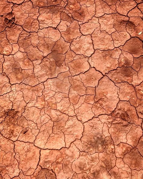 Cracked Desert Landscape, Desert Clay, Sun Landscape, Clay Soil, Menorca, Landscape Nature, Instagram Photography, Desert Landscaping, Beautiful Summer