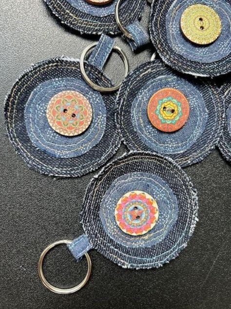 "If you're looking for a small gift that is sustainable, zero waste, eco-friendly, and vegan, a denim keychain could be the perfect choice. This keychain is not only stylish but also a great way to repurpose old denim, reducing waste and promoting sustainability. The distressed design adds a trendy and boho touch, making it a fashionable accessory. Size of circle 6,35 cm (2,5\")" Button Keychain Diy, Denim Keychain Diy, Denim Scraps Ideas, Fabric Keychain Diy, Denim Keyring, Jean Keychain, Key Rings Diy, Denim Keychain, Fabric Keychains