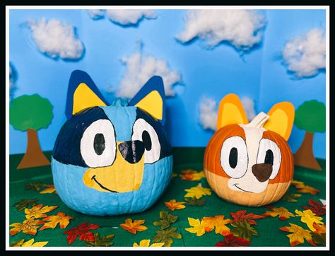 Bluey Halloween Pumpkin, Bluey And Bingo Pumpkin, Bluey Bingo Pumpkin, Small Jack O Lantern Ideas, Bluey Pumpkin Painting Ideas, Bluey Pumpkin Ideas, Bluey Pumpkin Painting, Funny Pumpkin Faces, Cute Painted Pumpkin Ideas