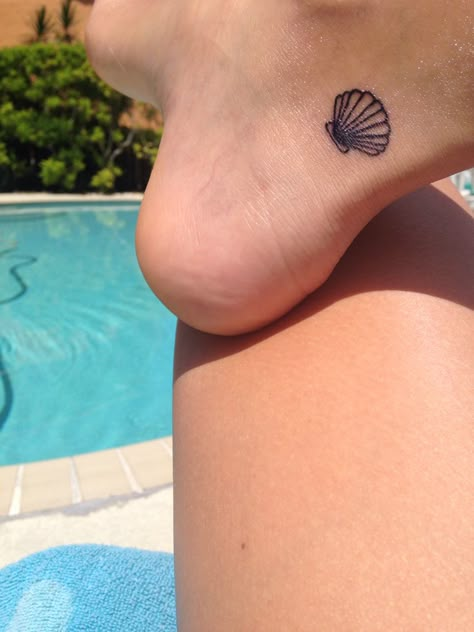 Tattoo Placement ❤ Seashell Tattoo, Hawaiian Tattoos, Seashell Tattoos, Shell Tattoos, Foot Tattoos For Women, Best Tattoo Ideas, Hawaiian Tattoo, Small Girl Tattoos, Best Friend Tattoos