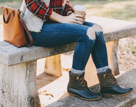 My Favorite Waterproof Boots | LivvyLand Outfits With Sperry Boots, Sperry Boots Outfit, Sperry Duck Boots Outfit, Duck Boot Outfit, Duck Boots Outfit, Perfect Fall Boots, Sperry Saltwater Duck Boots, Austin Fashion, Sperry Boots