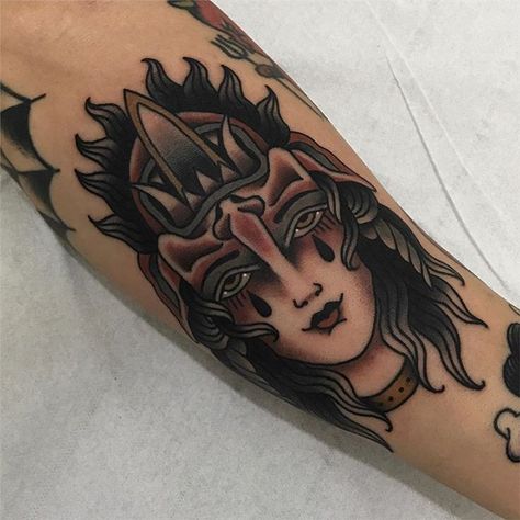 Traditional Demon Face Tattoo, Flip Face Tattoo, Double Face Tattoo, Shaman Tattoo, Shogun Tattoo, Demons Tattoo, Mermaid Paintings, Tattoo Mermaid, Symmetrical Tattoo