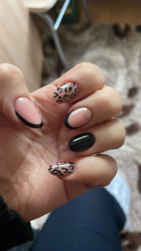 Black Leopard Nails Coffin, Black Nails Cheetah Print, Nude Animal Print Nails, Short Almond Cheetah Nails, Black Lepord Print Nails, Black And Leopard Print Nails, Black Nails With Cheetah Print, Black And Cheetah Nails, Black And Leopard Nails