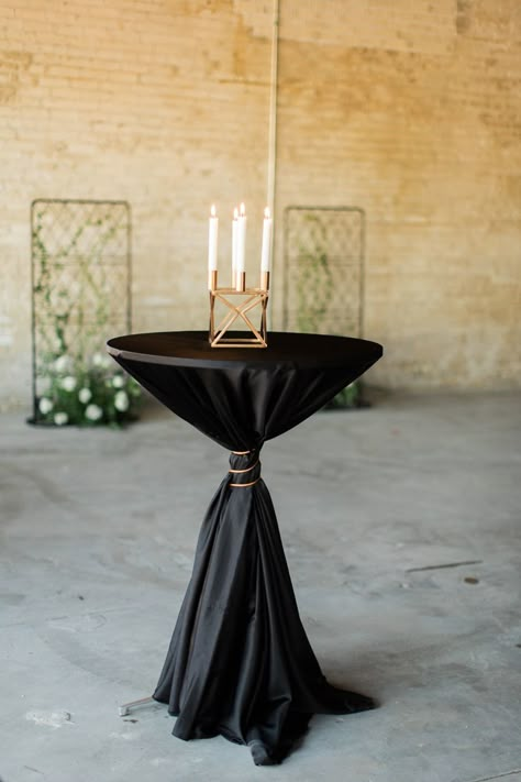 Black Cocktail Table Decor, Wedding Inspiration Neutral, Black Tablescape, Wedding Cocktail Tables, Cocktail Table Decor, Cocktail Hour Decor, Masquerade Ball Party, Chic Wedding Inspiration, Industrial Chic Wedding