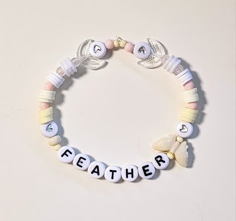 Sabrina Carpenter Friendship Bracelet, Sabrina Carpenter Bracelets, Fireplace Ashes, Aesthetic Sabrina Carpenter, Sabrina Outfits, Emails I Can't Send, Sabrina Carpenter Album, Small Bead Bracelet, Diy Kandi Bracelets