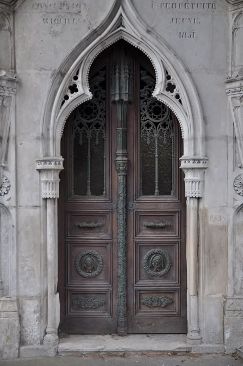 Gothic Door, Gorgeous Doors, Ivy House, Door Entryway, Door Detail, House Photo, Door Inspiration, Doors And Hardware, House Doors