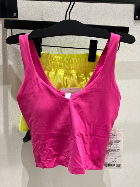 Neon Lululemon Outfits, Neon Lululemon, Soccer Fits, Lululemon Outfit Fashion, Lulu Fits, Lululemon Outfit, Fits Inspiration, Hot Clothes, Sports Outfits