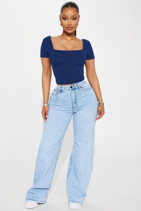 Plus Size Straight Leg Jeans Outfits, Outfit Ideas For Women In Their 30s, Bigger Bust Outfits, Capsule Wardrobe Essentials, Blouses Designs, Fashion Nova Outfits, Fashion Nova Jeans, Jeans Light, Beautiful Blouses