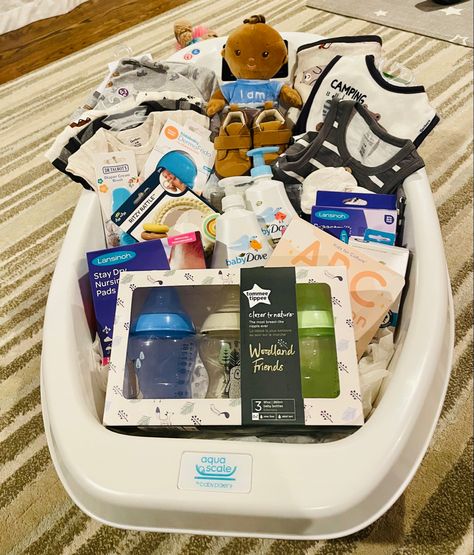 Baby Bath Tub Gift Basket, Bathtub Gifts, Basket Boy, Shower Baskets, Baby Shower Baskets, Newborn Mom, Baby Shower Gift Basket, Diy Baby Shower Gifts, Baby Bath Tub