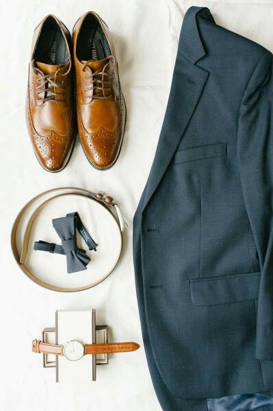 Wedding style. Accessories Flatlay, Wedding Accessories Photography, Wedding Preparation Photos, Wedding Photography Detail Shots, Groomsmen Wedding Photos, Pose Pengantin, Groomsmen Photography, Groomsmen Poses, Groom Photoshoot