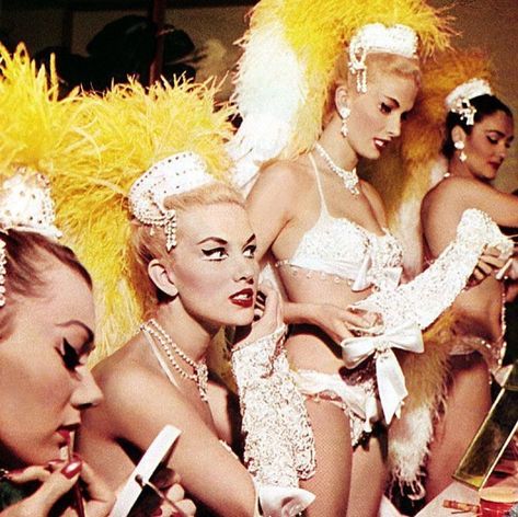 Las Vegas Showgirl, Pin Up Party, Las Vegas Girls, Vegas Showgirl, Vegas Shows, Lucky In Love, Vintage Hollywood, Cabaret, Color Of Life