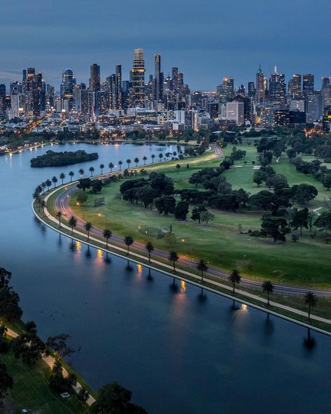 Melbourne Skyline, Australia Tourism, Visit Melbourne, Canberra Australia, Albert Park, Victoria Australia, Best Cities, Australia Travel, Melbourne Australia