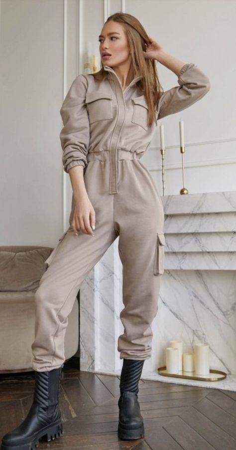 Coveralls Women Fashion, Catsuit Outfit Jumpsuits, Pilot Jumpsuit, Catsuit Outfit, Work Jumpsuit, Jumpsuit Fall, Jumpsuit Outfits, Vogue Dress, Stylish Women Fashion