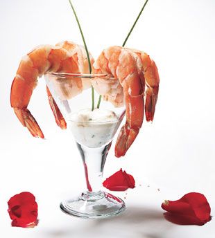 Poached Shrimp with Lemon-Horseradish Dipping Sauce Poached Shrimp, Best Thanksgiving Appetizers, Steakhouse Recipes, Christmas Appetizers Easy, Thanksgiving Appetizer Recipes, Easter Appetizers, Shrimp Sauce, Dipping Sauces Recipes, Christmas Recipes Appetizers