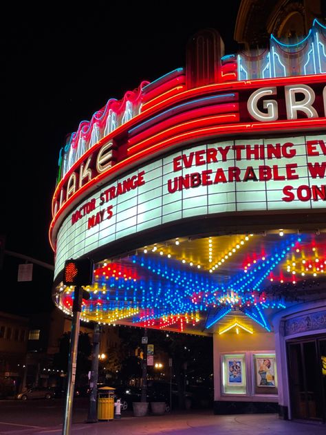 Bright neon lights at the old school movie theater in oakland CA Preppy Movie Theater, 90s Movie Theater Aesthetic, 80s Movie Theater, Old Theater Aesthetic, Movie Theatre Aesthetic, Old School Movie, Old Movie Theatre Aesthetic, California Movie, Old Movie Theater