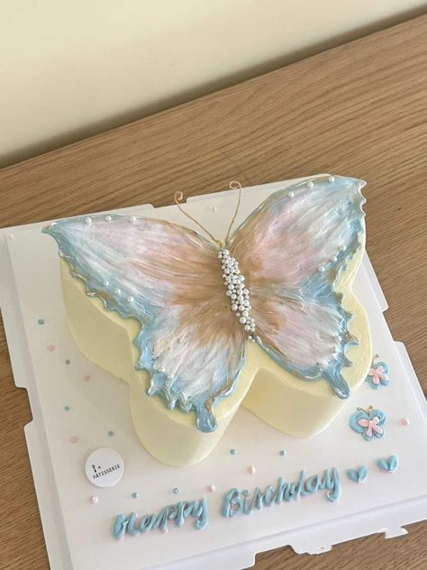 19th Birthday Cakes, Butterfly Birthday Cakes, Vintage Birthday Cakes, Elegant Birthday Cakes, Butterfly Cake, Simple Cake Designs, Funny Birthday Cakes, Mini Cakes Birthday, Cake Decorating Ideas