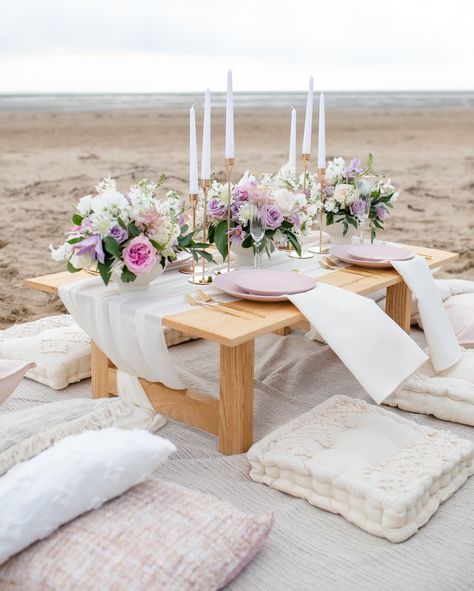 Romantic Beach Picnic, Best Wedding Planner Book, Wedding Planner Book, Boho Beach Wedding, Romantic Picnics, Beach Wedding Inspiration, Picnic Wedding, Elegant Table Settings, Wedding Photography Tips