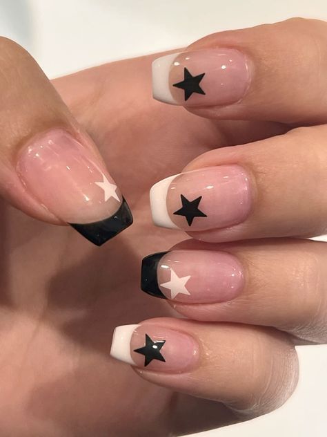 Gell Nails Extensions Design, Pentagram Nail Art, Nail Art Designs Checkered, Simple Cute Acrylic Nail Designs, French Tip Nails With Star Design, Acrylic Nails Ideas Y2k, Downtown Girl Nails Short, Short Basic Nail Ideas, Teen Nails Ideas