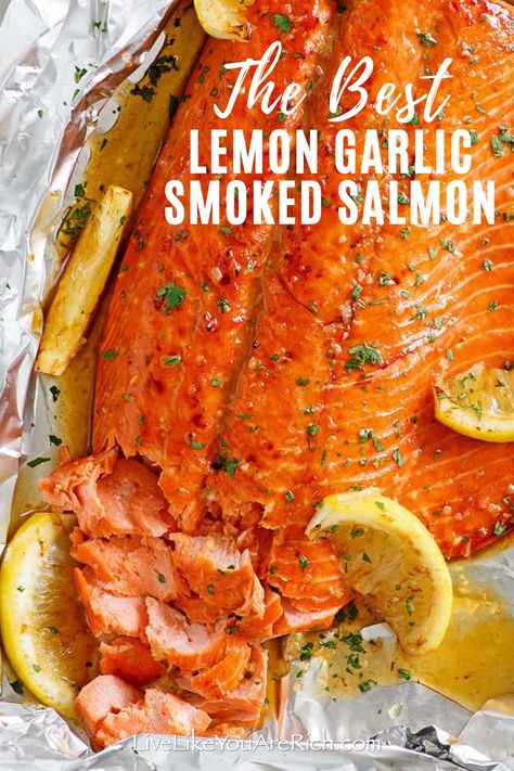 Salmon In Foil Recipes, Foil Packet Dinners, Salmon In Foil, Honey Garlic Salmon, Garlic Butter Salmon, Smoked Salmon Recipes, Foil Packet Meals, Butter Salmon, Garlic Salmon