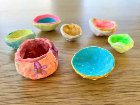 How to Make a Clay Pinch Pot Keepsake Clay Pinch Pots, Kids Collage, 3d Art Sculpture, Kids Clay, Pinch Pot, Baking Clay, Kids Watercolor, Kids Art Supplies, Stained Glass Suncatchers