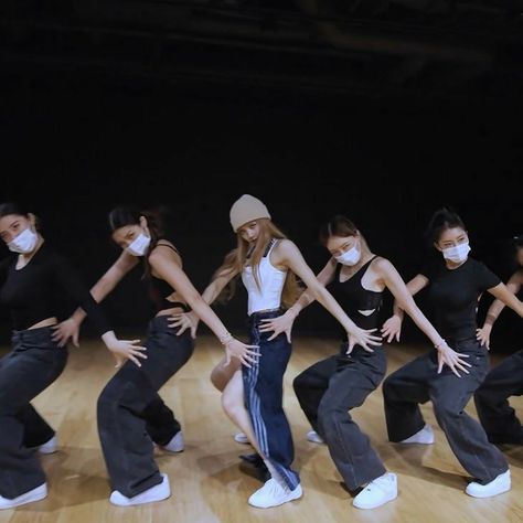 Lisa Money Dance, Dance Aesthetic Hip Hop, Dancing Reference, Aesthetic Hip Hop, Lisa Money, Dancer Lifestyle, Hip Hop Dancer, Dance Dreams, Dance Outfits Practice