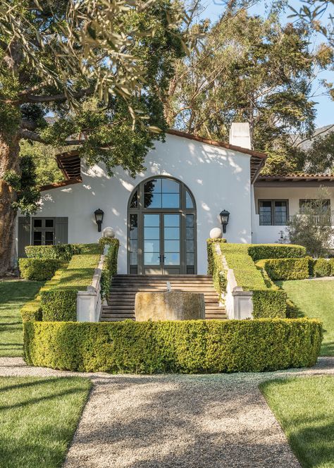 Montecito Landscaping, Montecito Aesthetic, Mediterranean Exteriors, Montecito Homes, Modern Spanish Farmhouse, Wallace Neff, Napa House, Exterior Stucco, House California