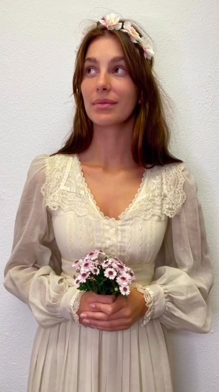 Close up of wedding look from episode 2 Cottage Wedding Dress, Camila Dunne, 70s Wedding Dress, 1970s Wedding Dress, Prairie Wedding, 1970s Wedding, Aspen Wedding, Camila Morrone, Cottage Wedding