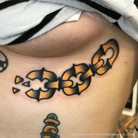 Broken chain tattoo - traditional tattoo Old School Chain Tattoo, Traditional Chain Tattoo Design, Traditional Chain Link Tattoo, American Traditional Chain Tattoo, Cadena Tattoo, Cadenas Tattoo, Traditional Chain Tattoo, American Traditional Neck Tattoo, Chain Link Tattoo