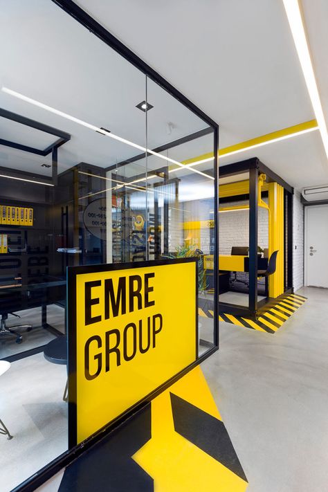 Emre Group Offices Come to Life Courtesy of Renda Helin Design & Interiors Gray Interior Doors, Group Office, Showroom Ideas, Yellow Office, Interior Design Colleges, Factory Interior, Industrial Office Design, Interior Office, Corporate Office Design