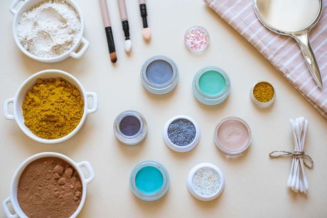 Eyeshadow Recipe, How To Make Eyeshadow, Diy Natural Makeup, Diy Makeup Recipe, Diy Eyeshadow, Body Care Recipes, Makeup Recipes, Creamy Eyeshadow, Homemade Makeup