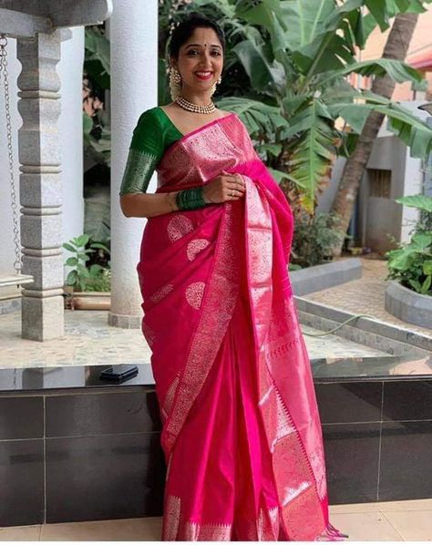 Contrast Blouse For Pink Saree, Pink Saree With Green Blouse, Rani Pink Saree Contrast Blouse, Dark Pink Saree Contrast Blouse, Pink Saree Contrast Blouse, Contrast Saree, Green Velvet Blouse, Dark Pink Blouse, Bride Fashion Illustration