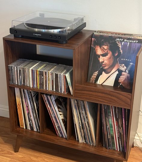 flynn slicker (@flynnslick) on X Record Player Storage, Record Player Table, Record Table, Vinyl Storage, Future Apartment, First Apartment, Vinyl Wall Art, Record Player, Bedroom Inspo