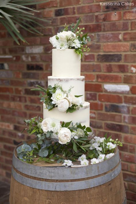 Green Wedding Cake, Chocolate Wedding, Fresh Flower Cake, Winter Wedding Cake, Dream Wedding Cake, Floral Wedding Cakes, Buttercream Wedding Cake, Romantic Wedding Cake, Amazing Wedding Cakes