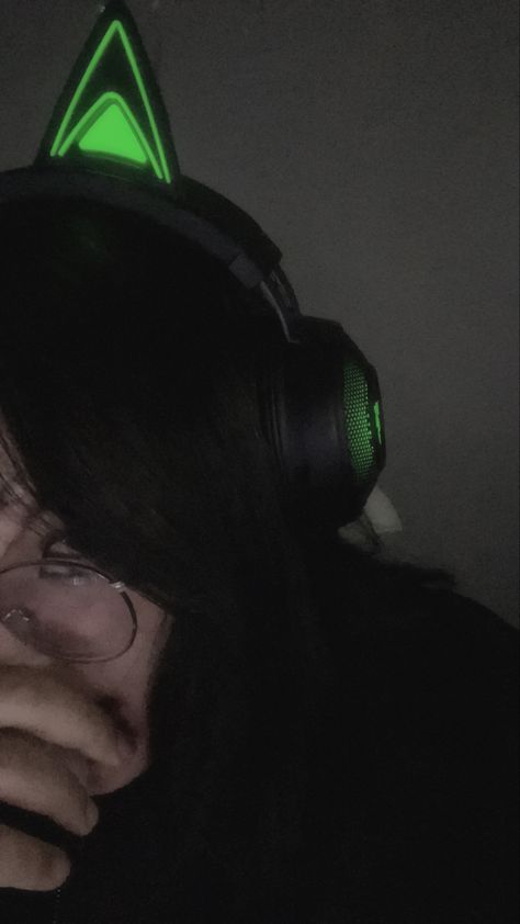 . twitch streamer - kraken kitty - asian - headset - gamer girl - black green - aesthetic Larp Fashion, Twitch Streamer, Asian Games, Bullet Journal Lettering Ideas, Face Reveal, Crazy Girls, Character Aesthetic, Kraken, Green Aesthetic