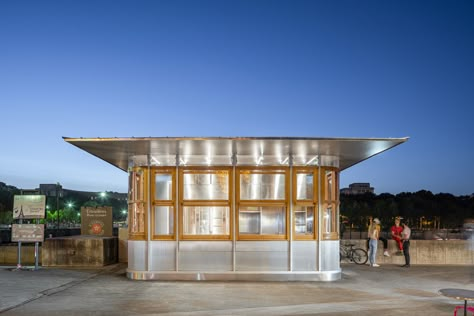 The Franklin Azzi agency revamped the conception of a food stand at the base of the Eiffel Tower. Situated in heart of one of Paris’ most remarkable heritage sites, this project posed the challenge of integrating a new micro-architecture design into a dense and singular context. Wooden Sash Windows, Dream Cafe, Kiosk Design, Exhibition Booth, Construction Process, Hot Spots, Architecture Photo, Built Environment, Architecture Fashion