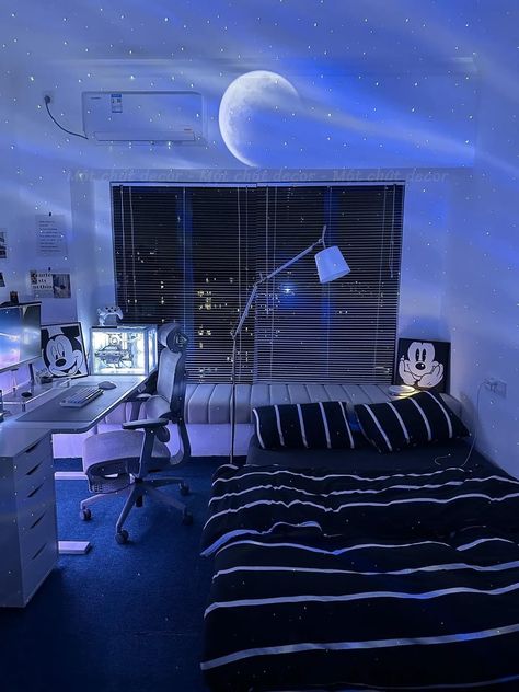 Vibey Room Aesthetic, Bedroom Layout Design, Chic Apartment Decor, Teen Room Designs, Gaming Aesthetic, Hypebeast Room, Beachy Room, Cute Diy Room Decor, Bedroom Setup