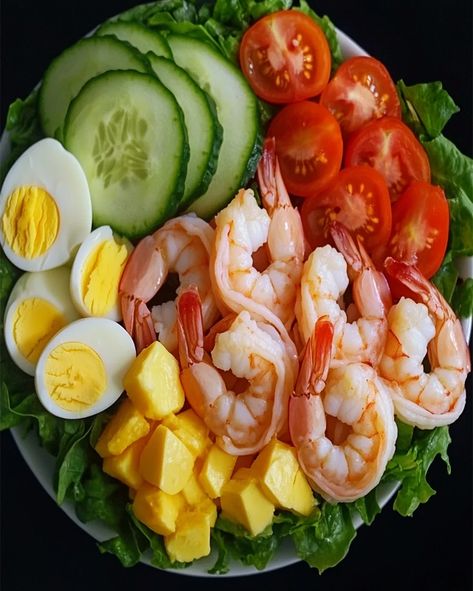 Shrimp Louie Salad Recipe – Fresh, Flavorful, and Easy Louie Salad Recipe, Shrimp Louie Salad, Shrimp Louie, Dinner Suggestions, Shrimp Salad Recipes, Citrus Cocktails, Cocktail Sauce, Lettuce Salad, Shrimp Salad