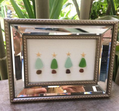 Sea Glass Christmas Trees, Beachy Christmas Decor, Beach Glass Projects, Glass Christmas Trees, Sea Glass Christmas Tree, Sea Glass Diy, Sea Glass Christmas, Sea Glass Artwork, Christmas Pebble Art