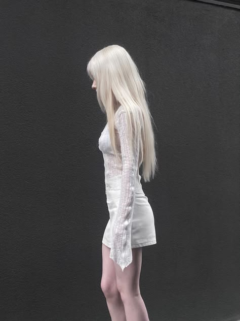 Dark Minimalist Aesthetic Outfit, White Grunge Outfit, Maison Margiela Aesthetic, Margiela Aesthetic, Margiela 2023, Margiela Outfit, White Goth Outfit, Minimalist Aesthetic Outfit, Platinum Hair Extensions