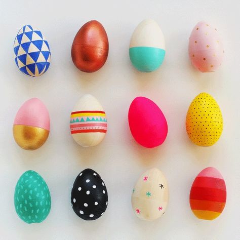 Wooden Easter Eggs, Painted Easter Eggs, Easter Eggs Diy, Easter Inspiration, Wooden Eggs, Egg Painting, Egg Designs, Easter Time, Spring Holidays