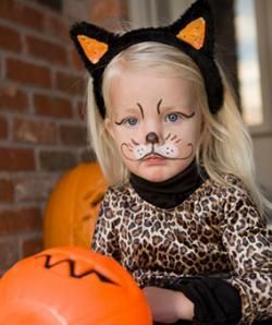 Leopard makeup for Halloween 2017 Kitty Cat Makeup Kids, Kitty Makeup For Kids, Cat Face Painting For Kids, Kitty Cat Face Paint, Maquillaje Halloween Infantil, Cat Makeup For Kids, Cat Face Paint, Cat Face Makeup, Cat Costume Kids