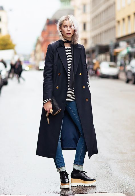 Why not mexico...: Stella McCartney Elyse Platform Oxford Stella Mccartney Platform, Mantel Outfit, Walking Down The Street, Cool Coats, Stockholm Street Style, Denim Inspiration, Military Coat, Looks Street Style, Outfit Trends