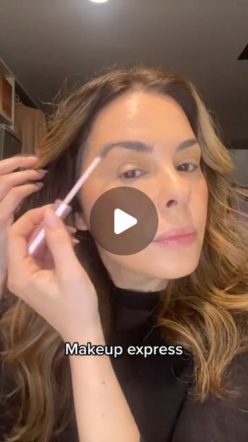 Erica Taylor on Instagram: "Professional Makeup Every time with some easy tips #nycmakeupartist #matureskinmakeup #over40 #makeupartist #easymakeup #redcarpet #professionalmakeup #simplemakeup #grwm #makeuplessons #fypage" Erica Taylor, Makeup Over 50, Makeup Over 40, 50 Makeup, Makeup Hacks Tutorials, Makeup Lessons, Mascara Tips, Beauty Makeup Tips, Feel Pretty