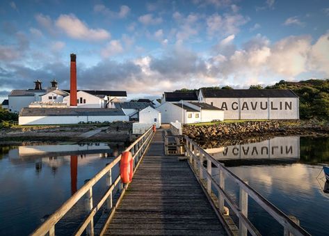 Lagavulin Distillery, Backpacking Ireland, Ireland Weather, Isle Of Islay, Romantic Hotel, Visit Ireland, Scotland Travel, Ireland Travel, Scotch Whisky