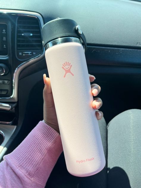 Hydroflask Aesthetic Pink, Hydro Flask Colors, School Water Bottles, Bday Wishlist, Chill Room, Aesthetic Light, Buy List, Girly Aesthetic, School Inspiration