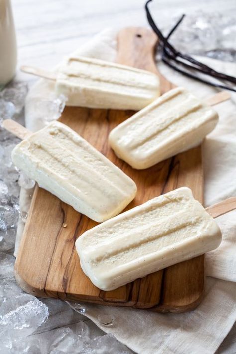 Creamy Vanilla Bean Popsicles Peanut Butter Pretzel, Homemade Popsicles, Fudge Easy, Easy No Bake Desserts, Ice Cream Popsicles, Icebox Cake, Peanut Butter Lovers, Bake Desserts, Popsicle Recipes