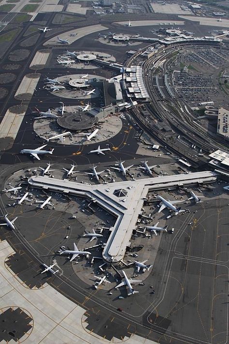 Usa Airport, Photo Avion, Newark Liberty International Airport, Aviation Education, Newark Airport, Airplane Wallpaper, Pilots Aviation, Aviation World, Airport Design