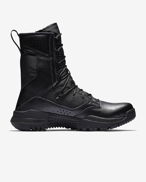 Nike SFB Field 2 8” Tactical Boot. Nike.com Nike Sfb Gen 2, Tactical Athlete, Batman Game, Bill Bowerman, Nike Sfb, Military Combat Boots, Nike Boots, Dr Shoes, Desert Fashion